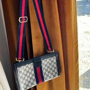 100% AUTHENTIC GUCCI PURSE-PARFUM BAG CONVERTED BAG STRAP BLUE RED GUCCI $450+!!